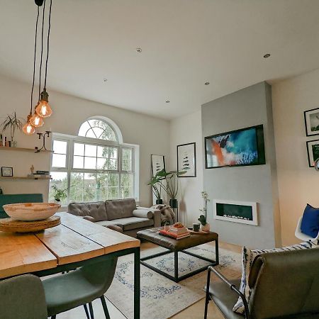 Spacious, Mid-Century 1 Bedroom Apartment Quedgeley المظهر الخارجي الصورة