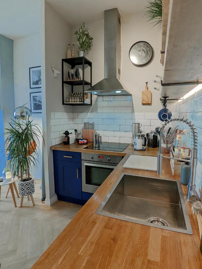 Spacious, Mid-Century 1 Bedroom Apartment Quedgeley المظهر الخارجي الصورة