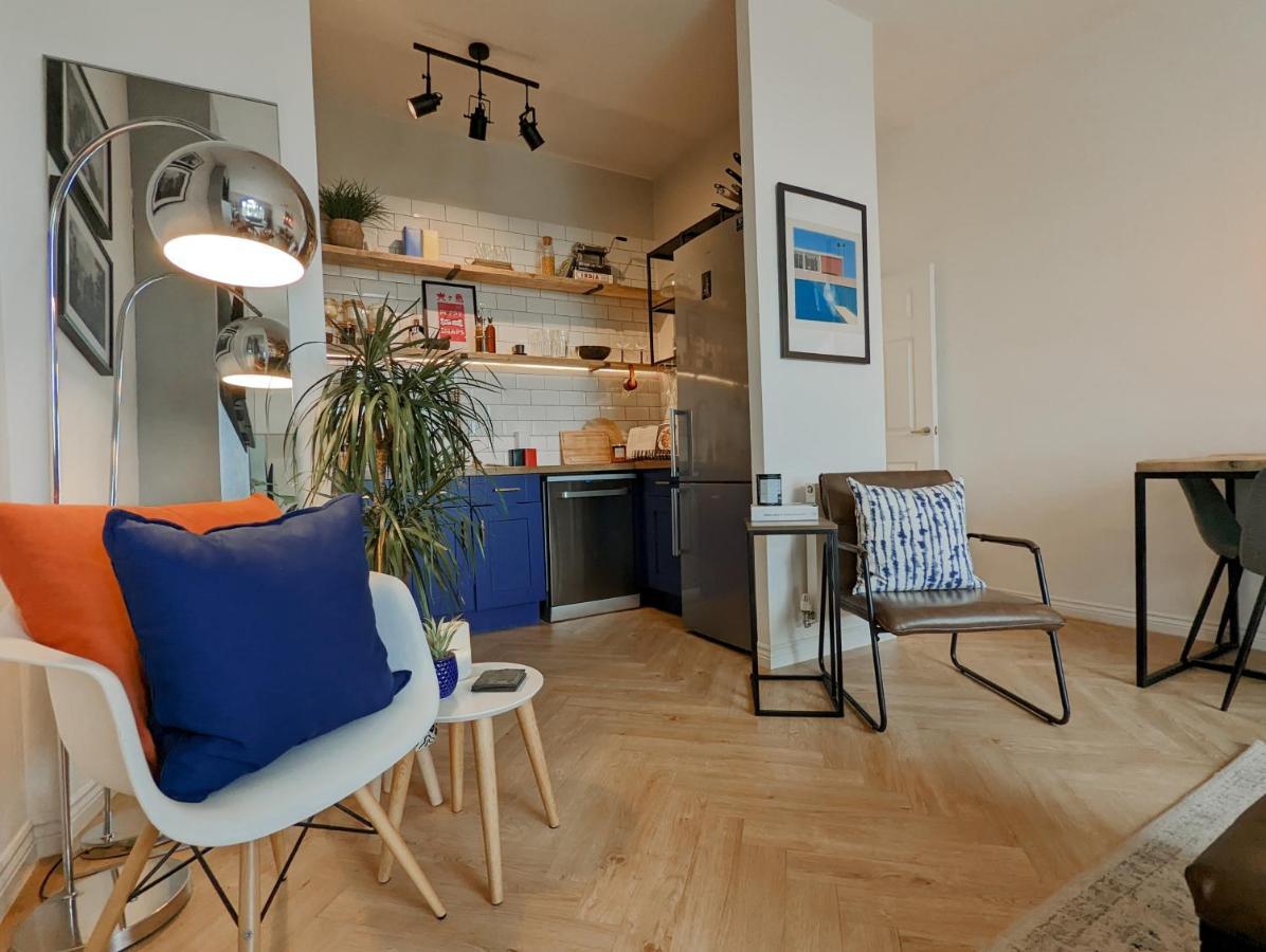 Spacious, Mid-Century 1 Bedroom Apartment Quedgeley المظهر الخارجي الصورة